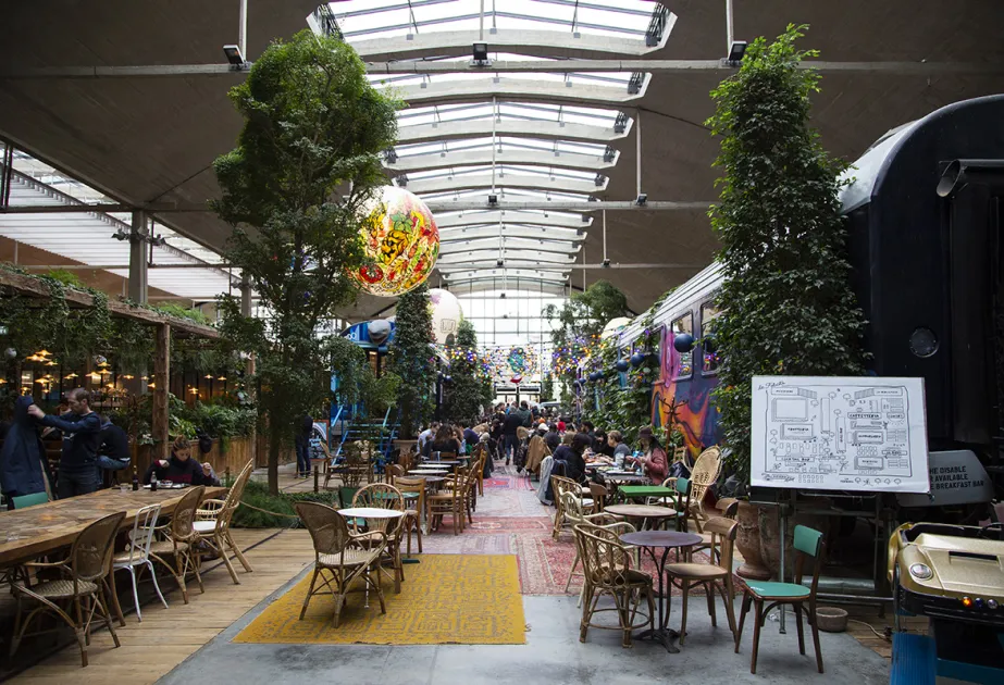 Paysage d'intérieur dans un espace de restauration