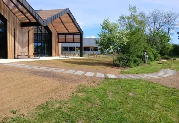 Focus projet : végétalisation intérieure et extérieure du site Fleury Michon à Pouzaugues