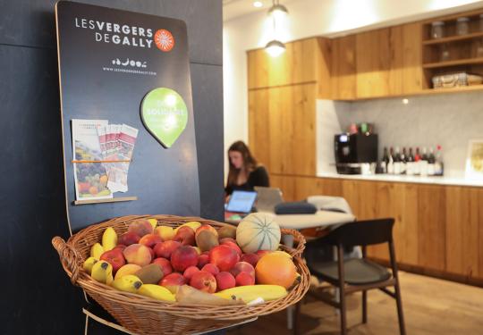 panier de fruits au bureau