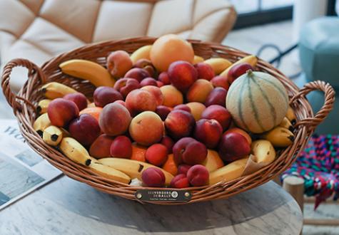 Panier de fruits au bureau